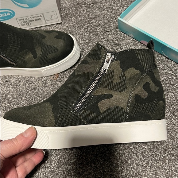 Soda Black and Green Camouflage Wedges - Picture 6 of 14